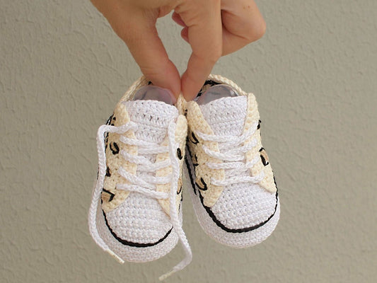 Leopard print baby sneaker