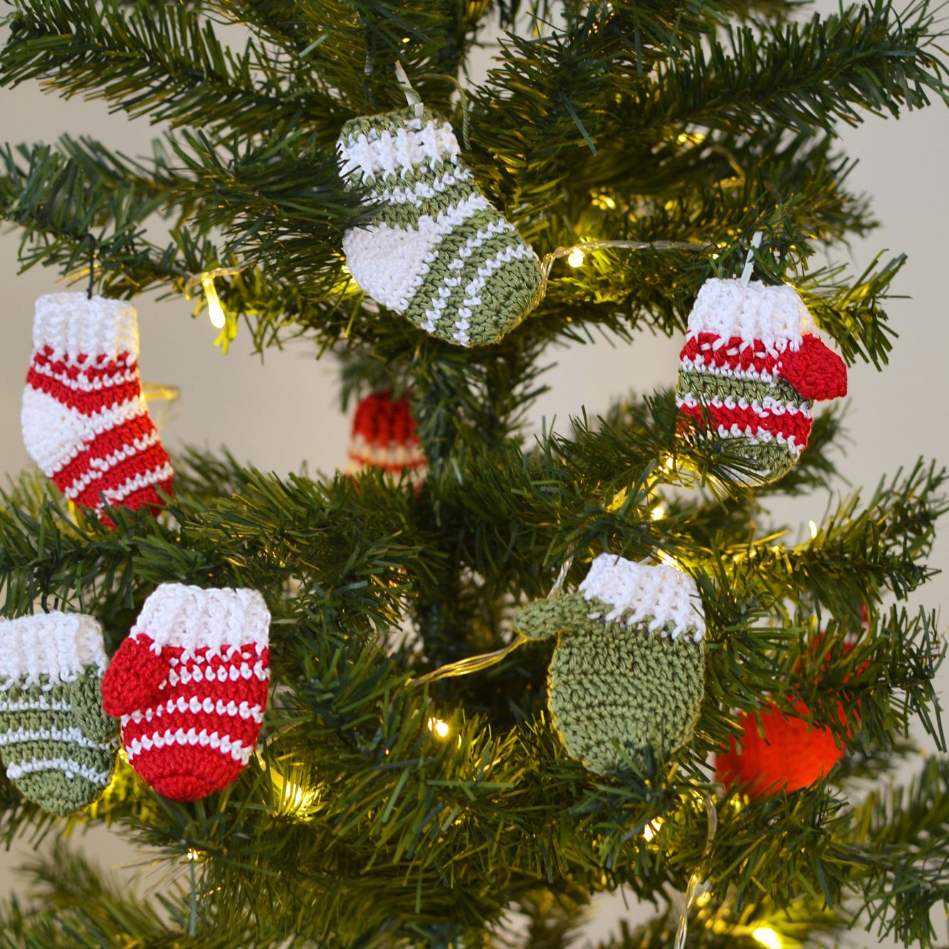 Crochet Christmas decorations patterns, mini socks, mittens