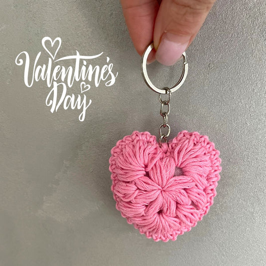 Heart keychain crochet pattern, DIY Valentines day gift idea