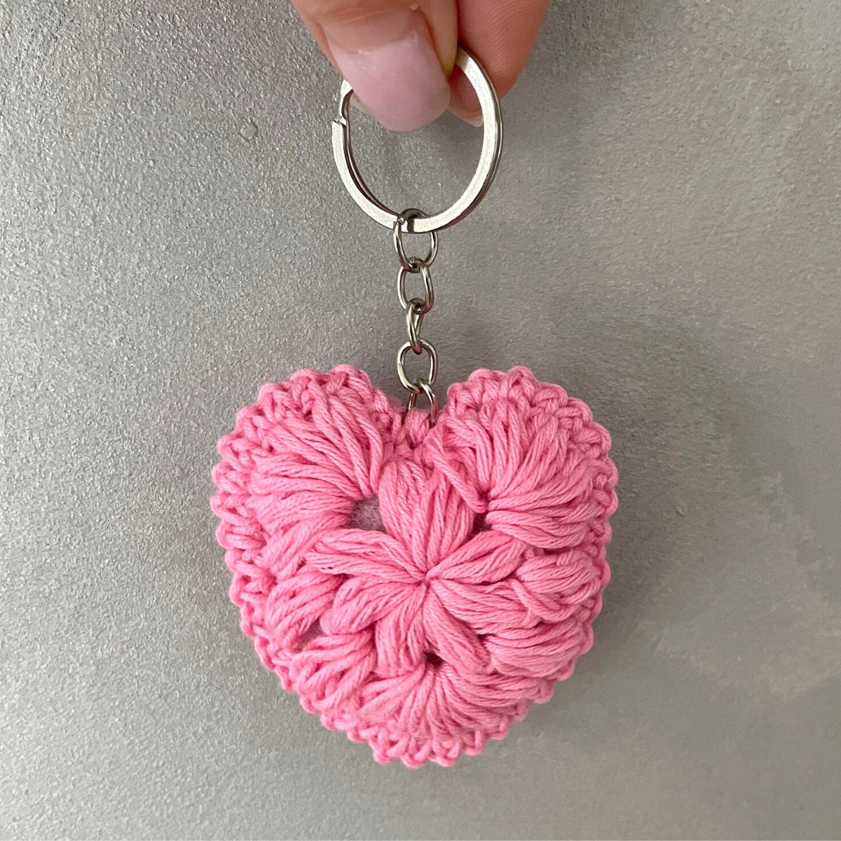 Heart keychain crochet pattern, DIY Valentines day gift idea
