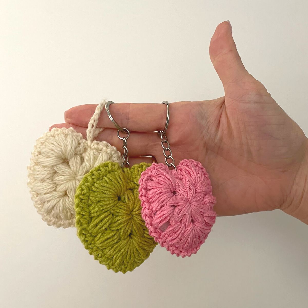 Heart keychain crochet pattern, DIY Valentines day gift idea
