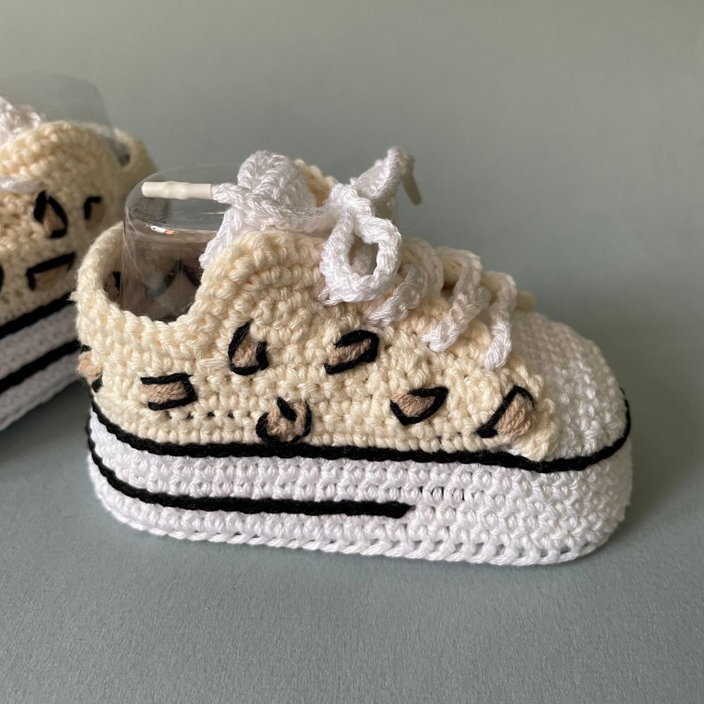 Leopard crochet baby shoes pattern PDF – handmade baby booties DIY