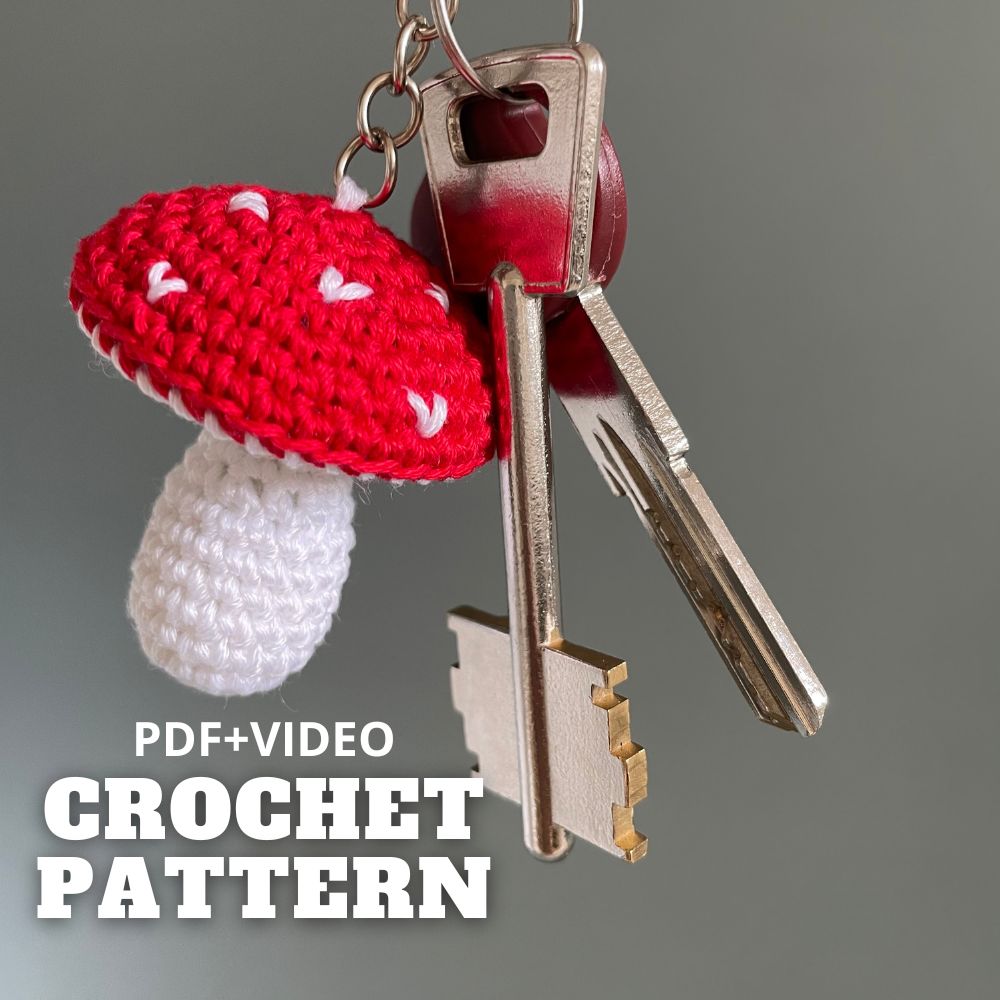 Mushroom keychain amigurumi crochet pattern