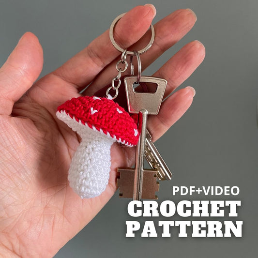 Mushroom keychain amigurumi crochet pattern