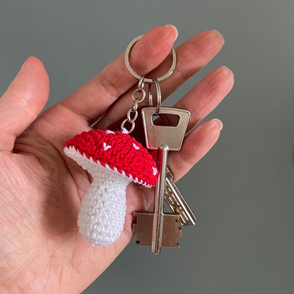 Mushroom keychain amigurumi crochet pattern