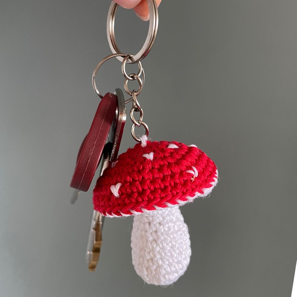 Mushroom keychain amigurumi crochet pattern