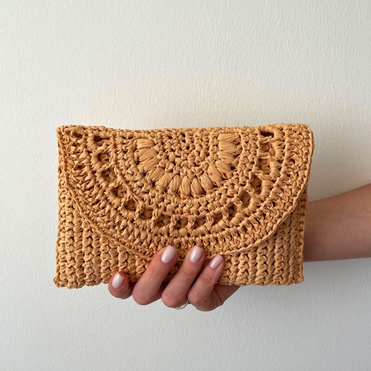 Easy crochet clutch bag pattern, raffia purse