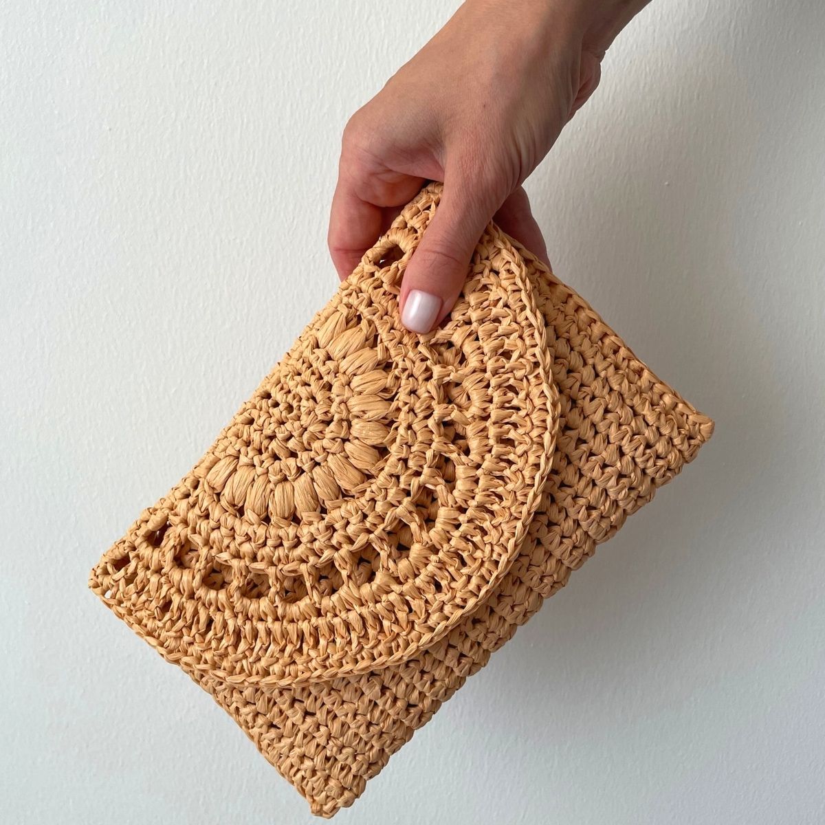Easy crochet clutch bag pattern, raffia purse