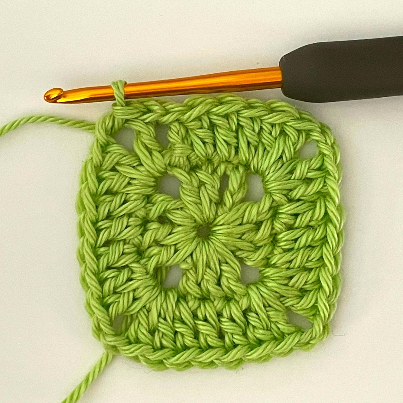 Solid granny square crochet pattern