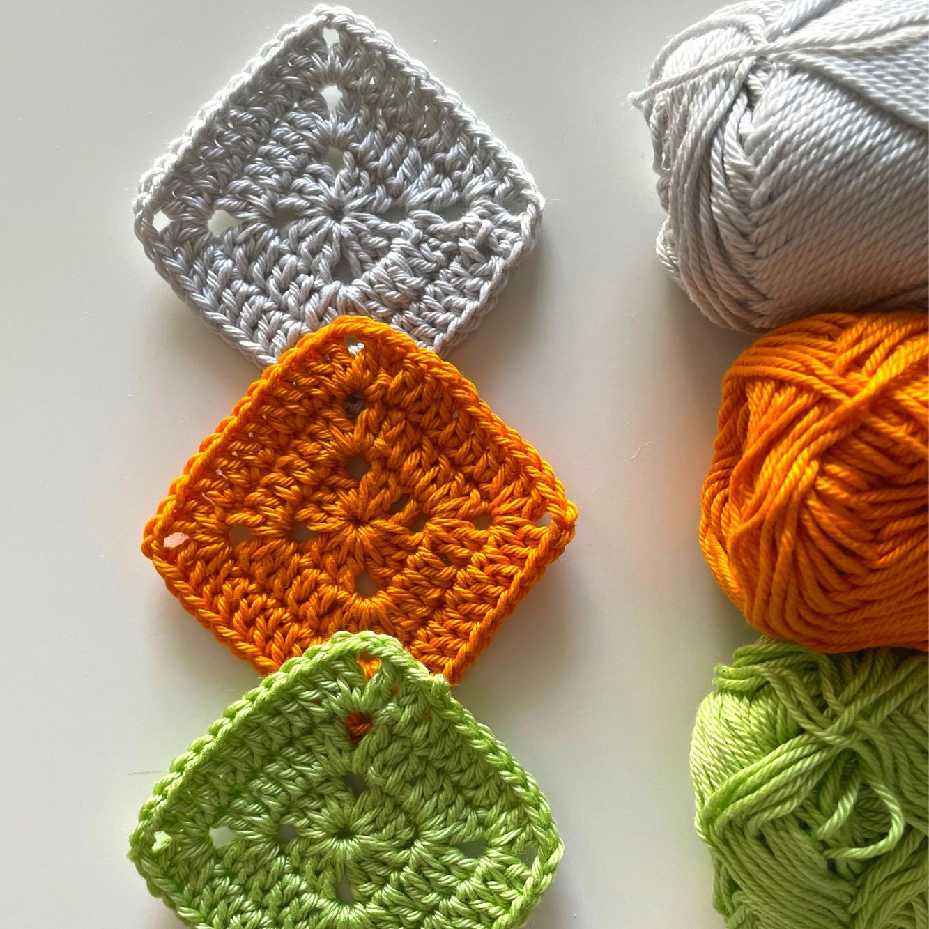 Solid granny square crochet pattern