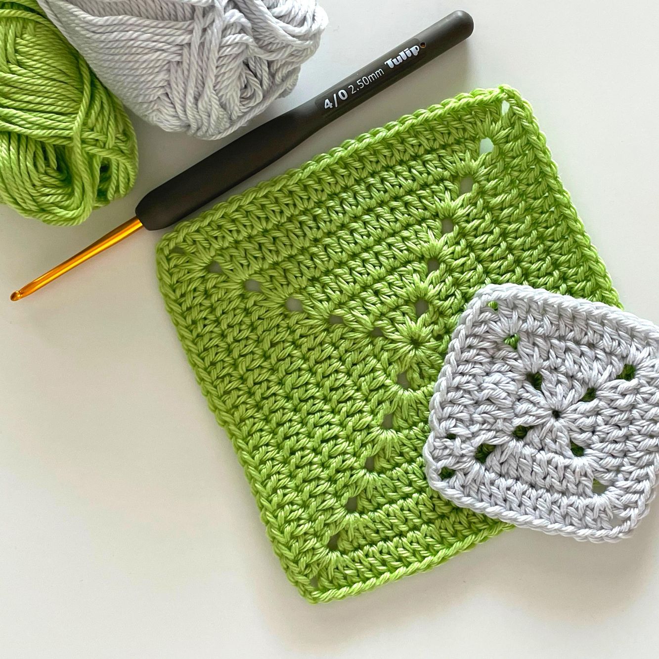 Solid granny square crochet pattern