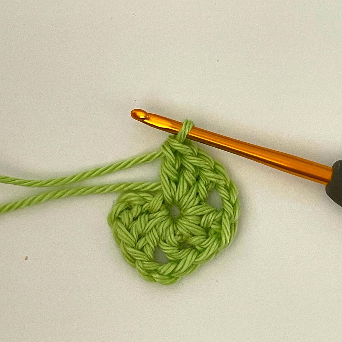 Solid granny square crochet pattern