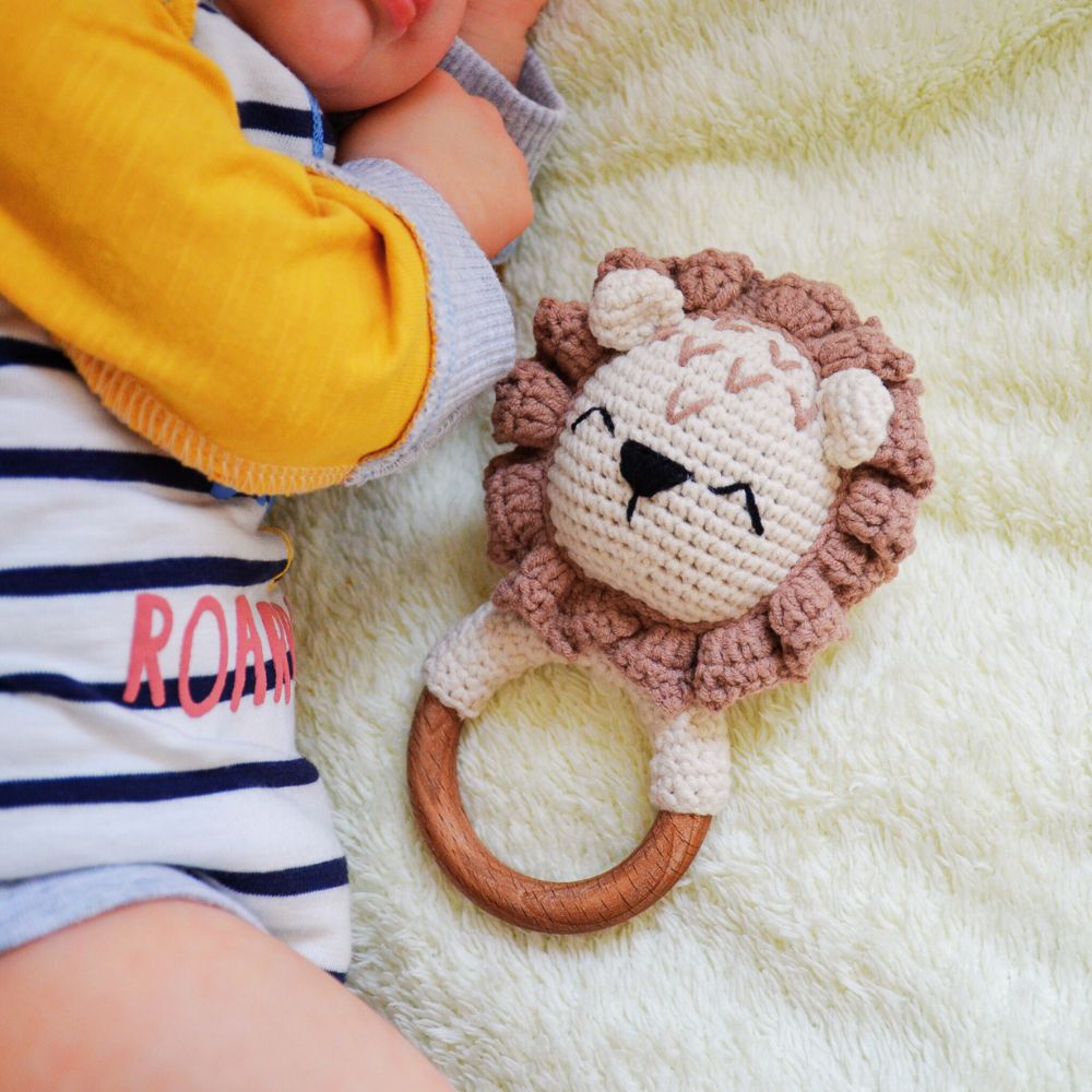 Lion baby rattle crochet pattern
