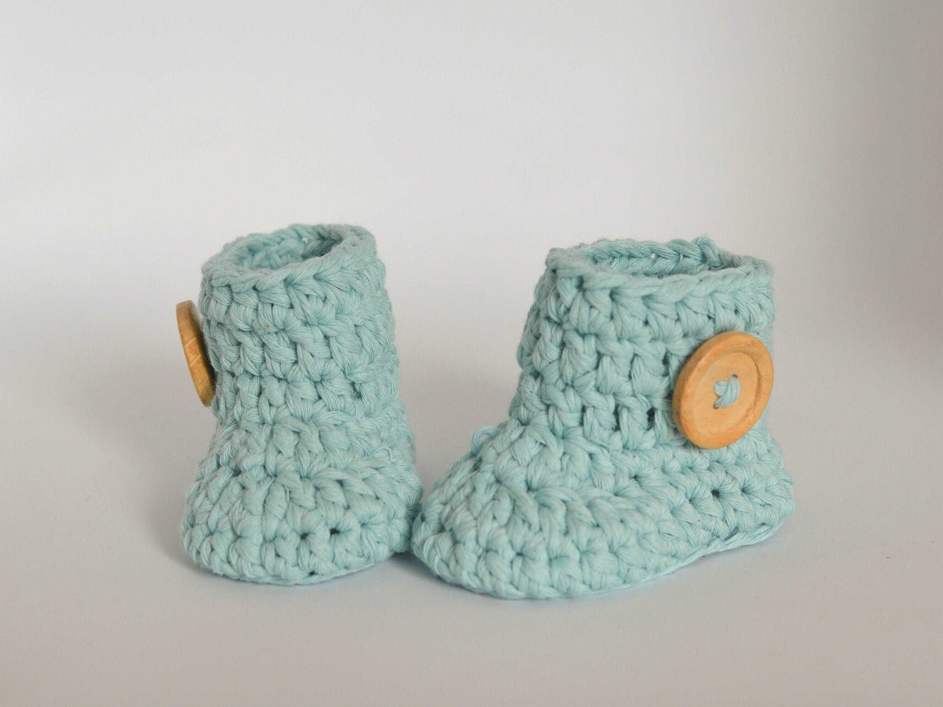 Cute baby booties crochet pattern for beginners #B9