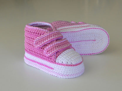 Crocheted high-top baby sneakers in soft pastel colors