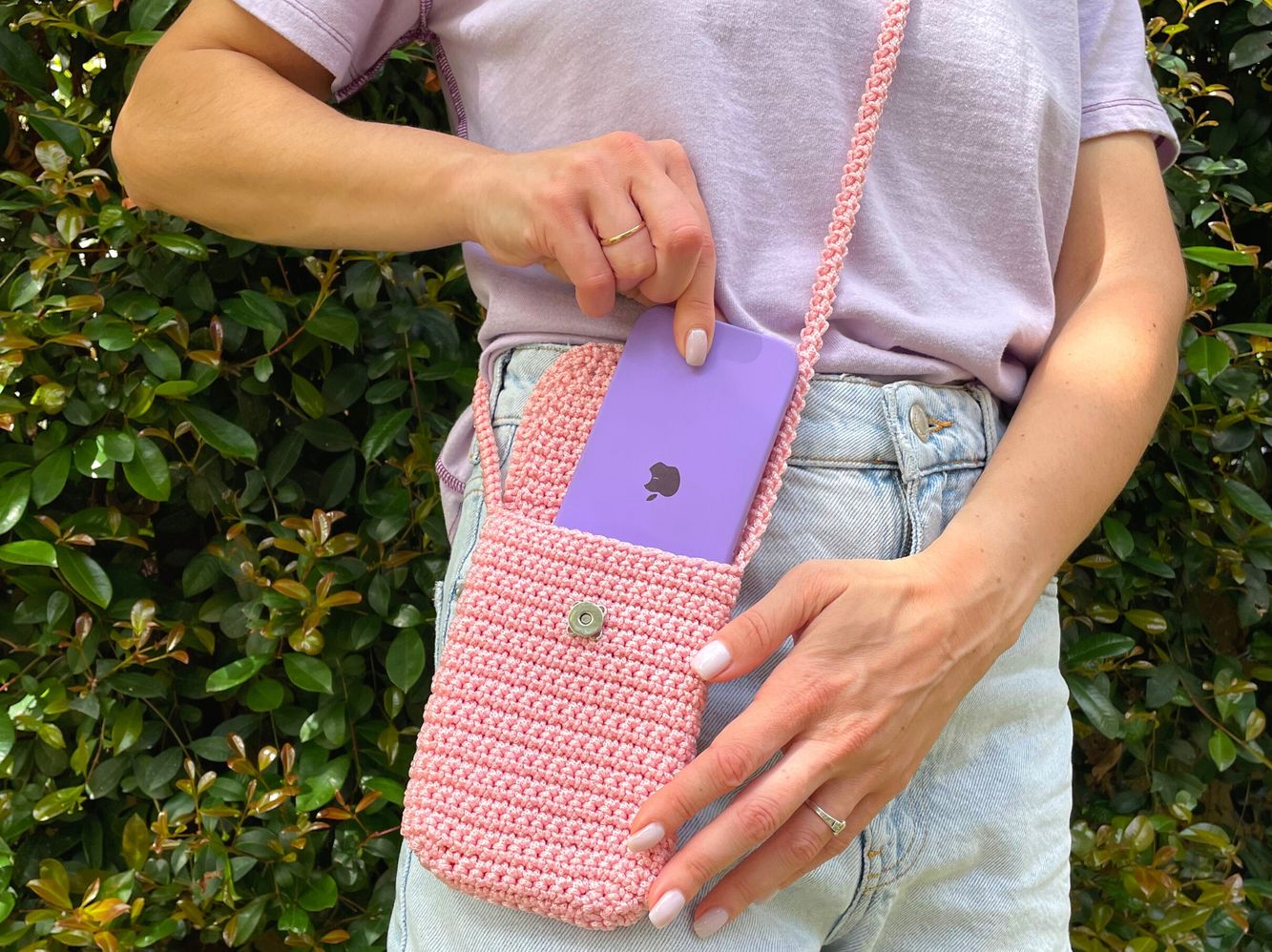 Crochet cell phone pouch