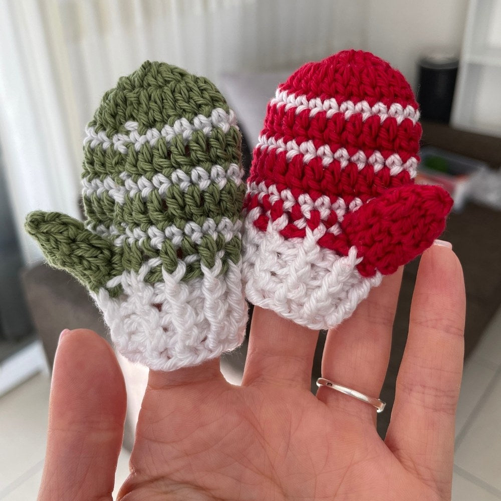 Crochet Mini Mittens Christmas Ornament Free pattern