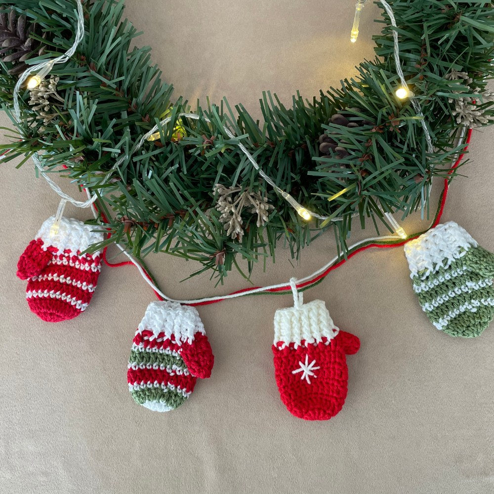 Crochet Mini Mittens Christmas Ornament Free pattern