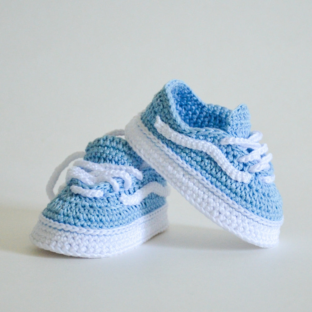Blue crochet baby sneakers with white sole — DIY baby booties PDF pattern and tutorial