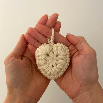 Heart keychain crochet pattern, DIY Valentines day gift idea
