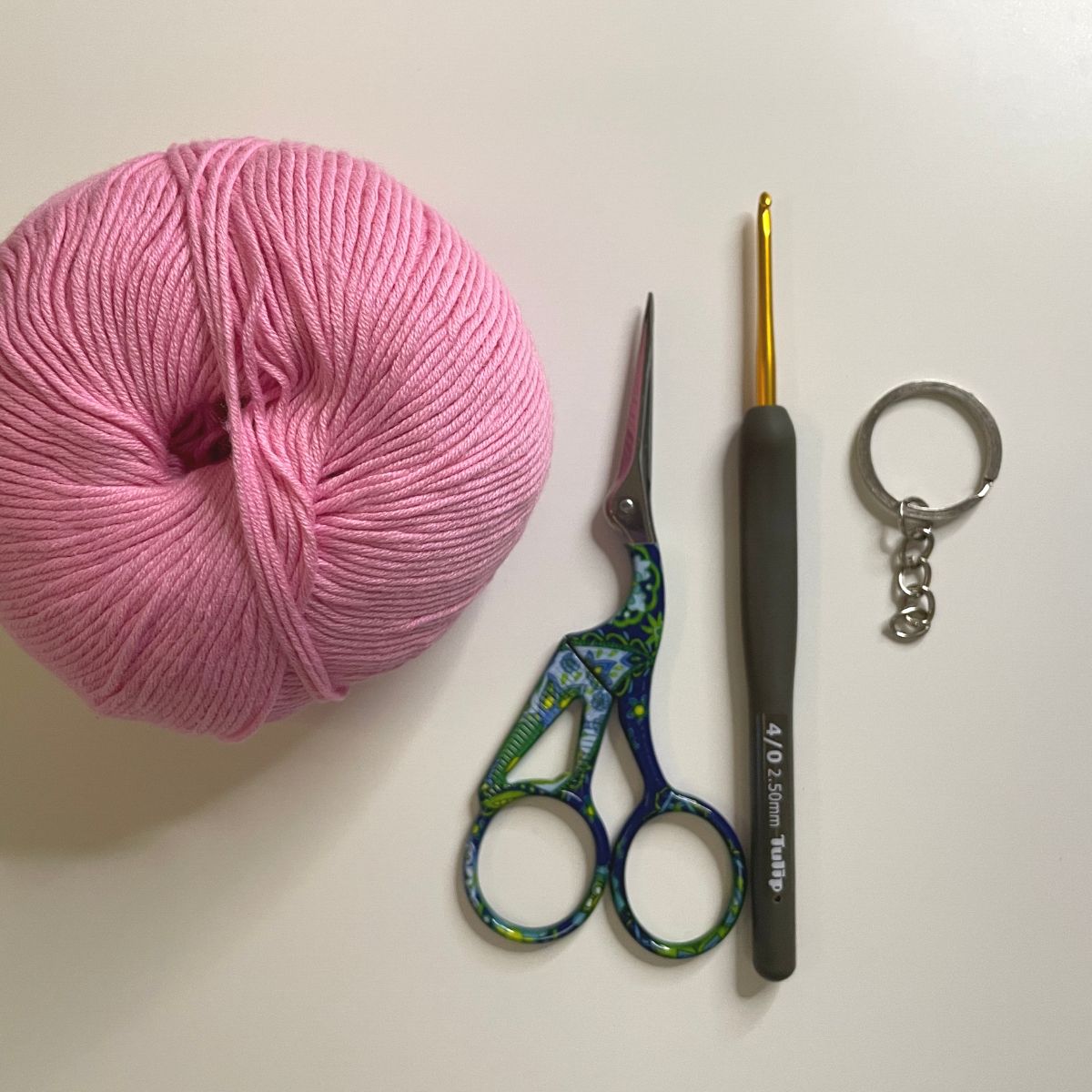 Heart keychain crochet pattern, DIY Valentines day gift idea