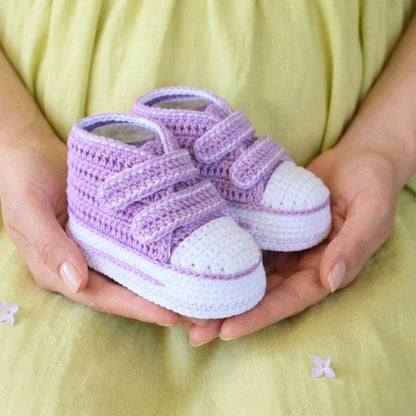 Crochet baby sneaker booties held in hands – handmade crochet baby shoes pattern