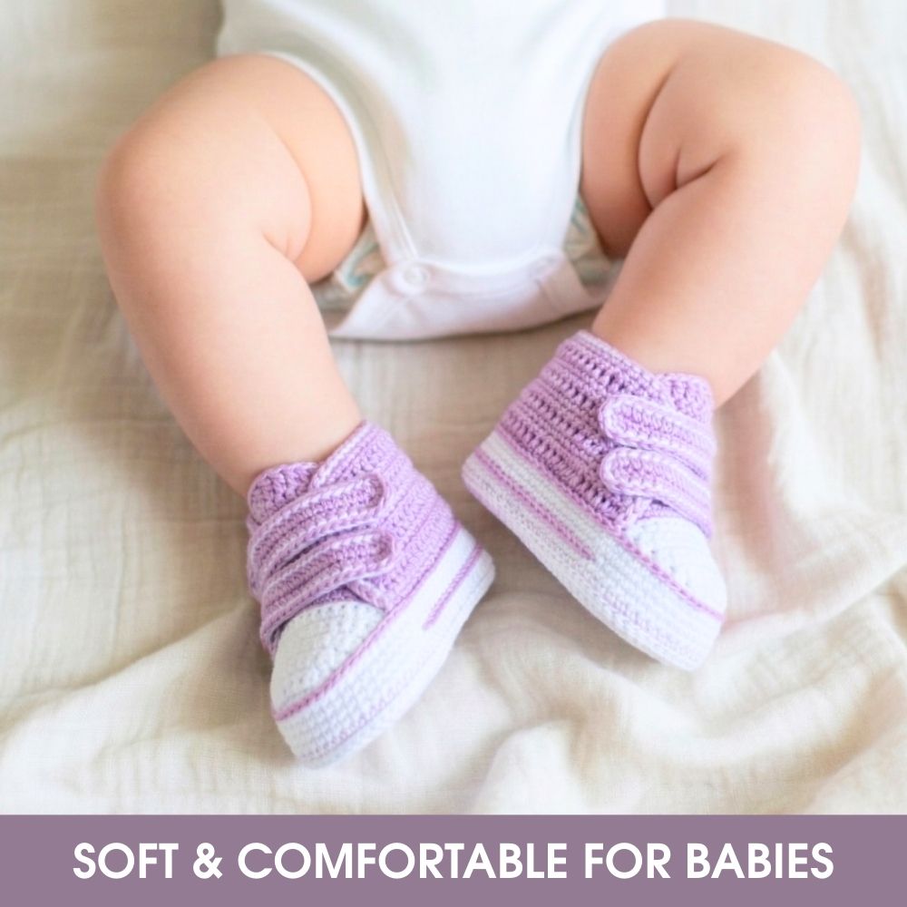 Cute crochet baby sneakers on baby feet – handmade baby booties pattern