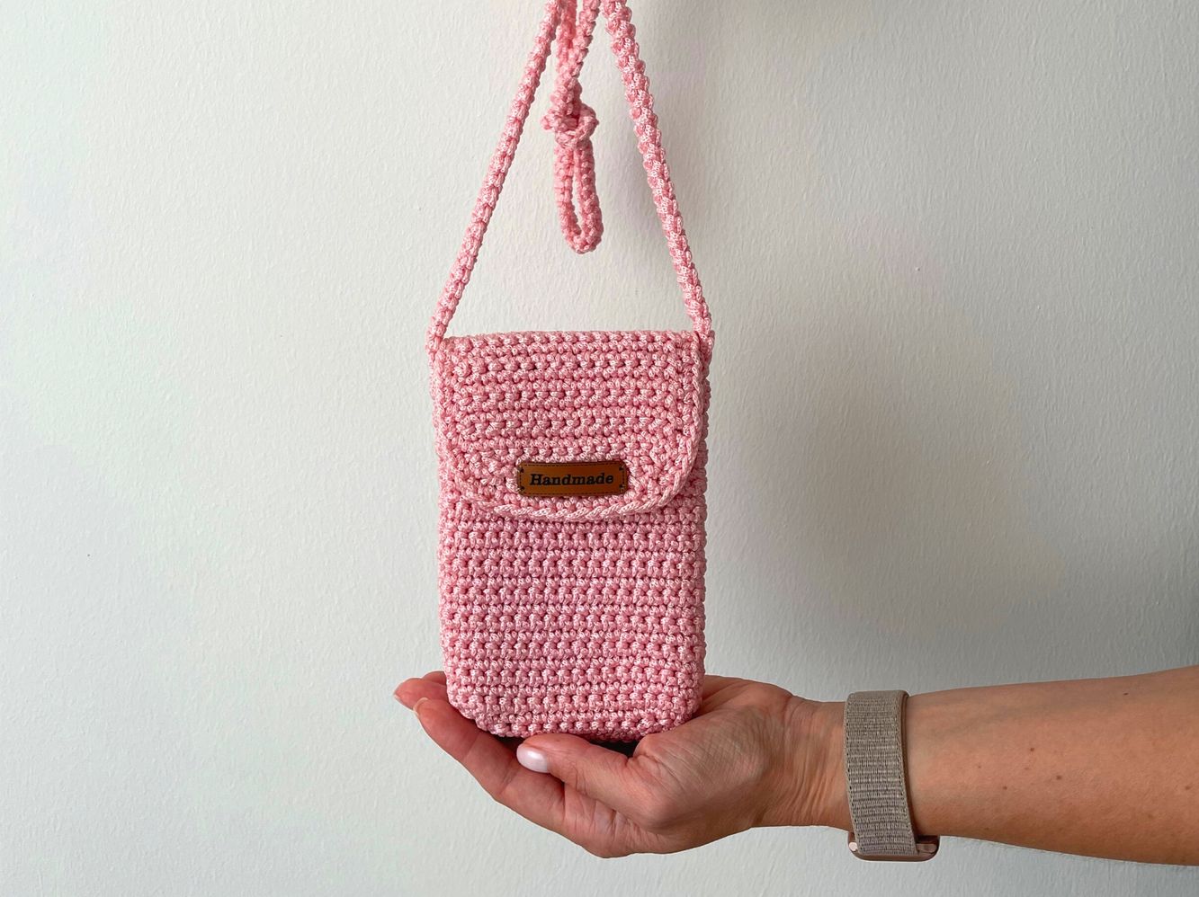 Crochet cell phone pouch