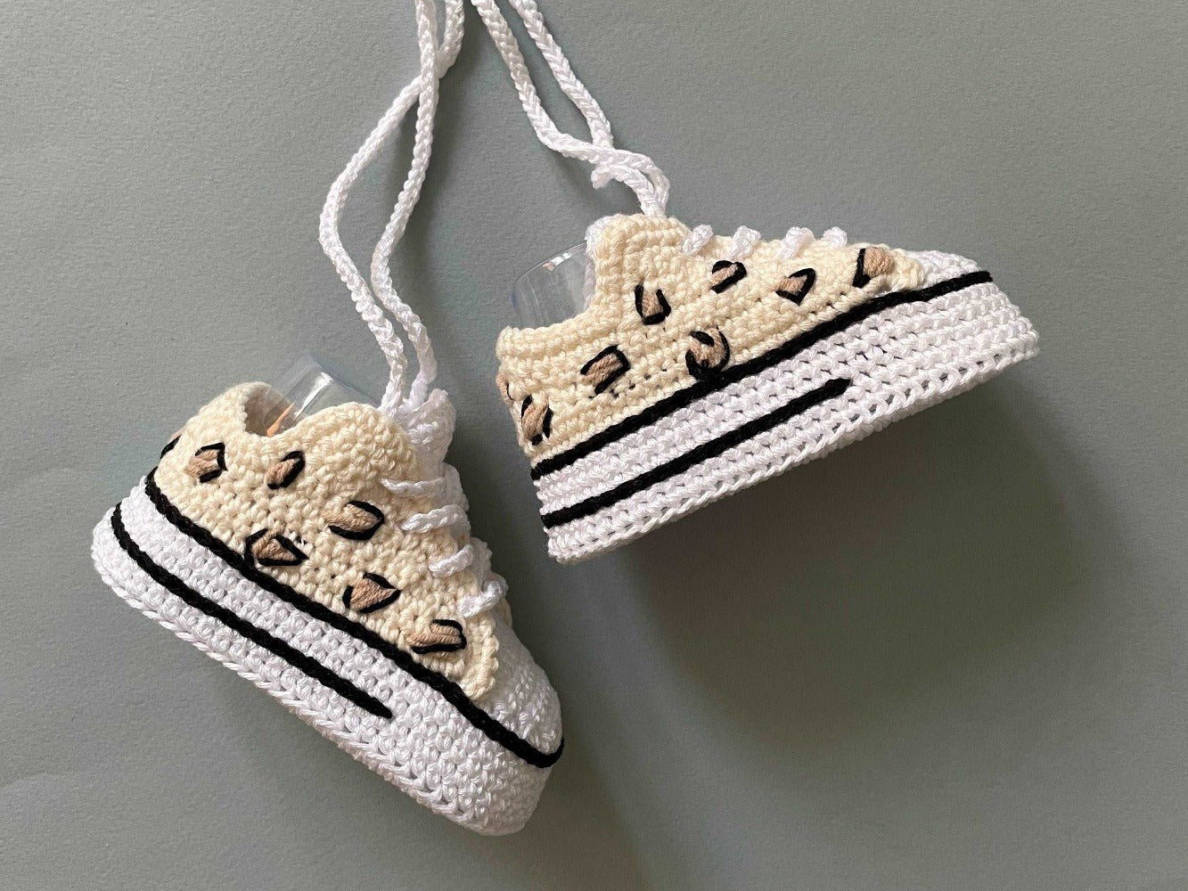 Crochet pattern baby shoes booties sneakers 0-3 months leopard print #B1