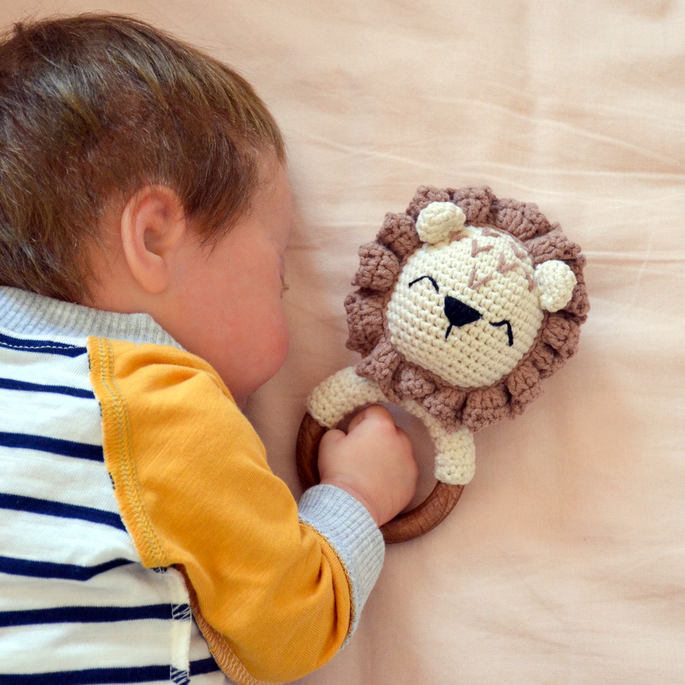 lion toy rattle crochet pattern