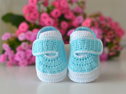 Crocheted velcro baby sneakers