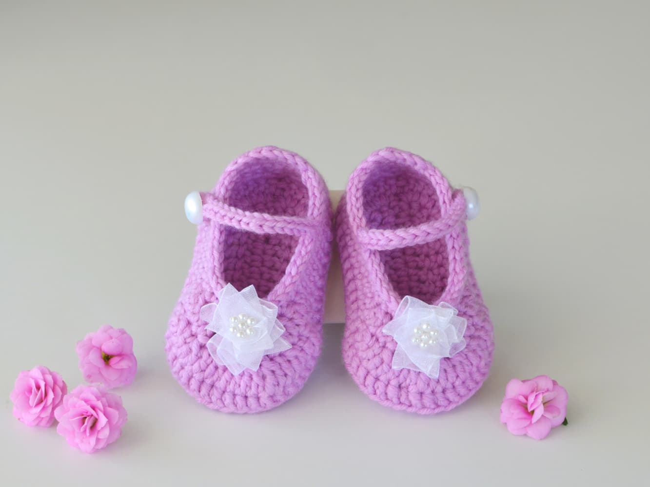 Crochet baby girl Mary Jane shoes pattern