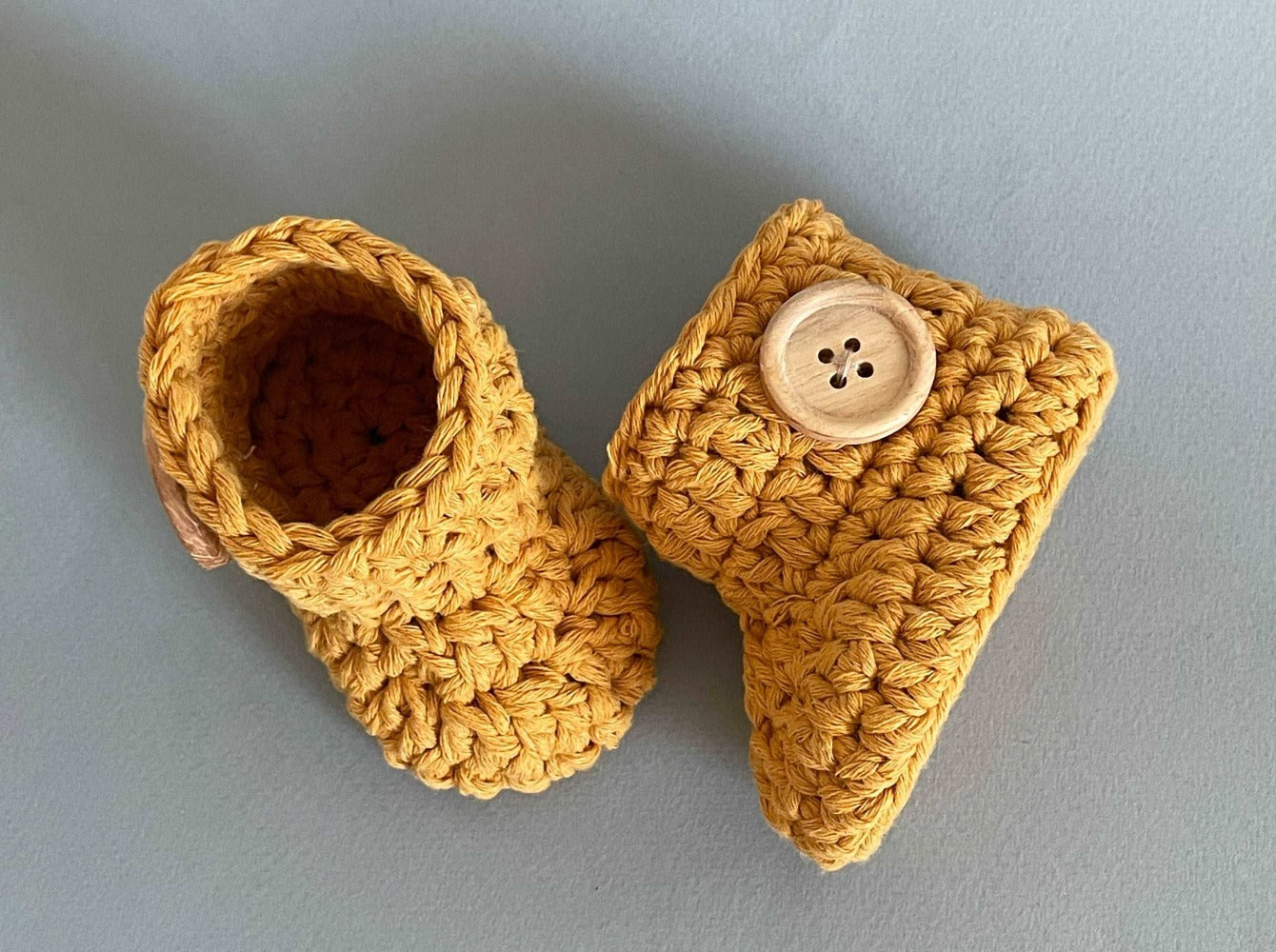 Cute baby booties crochet pattern for beginners #B9
