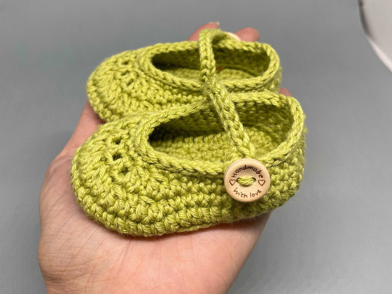 Crochet baby girl Mary Jane shoes pattern #B6