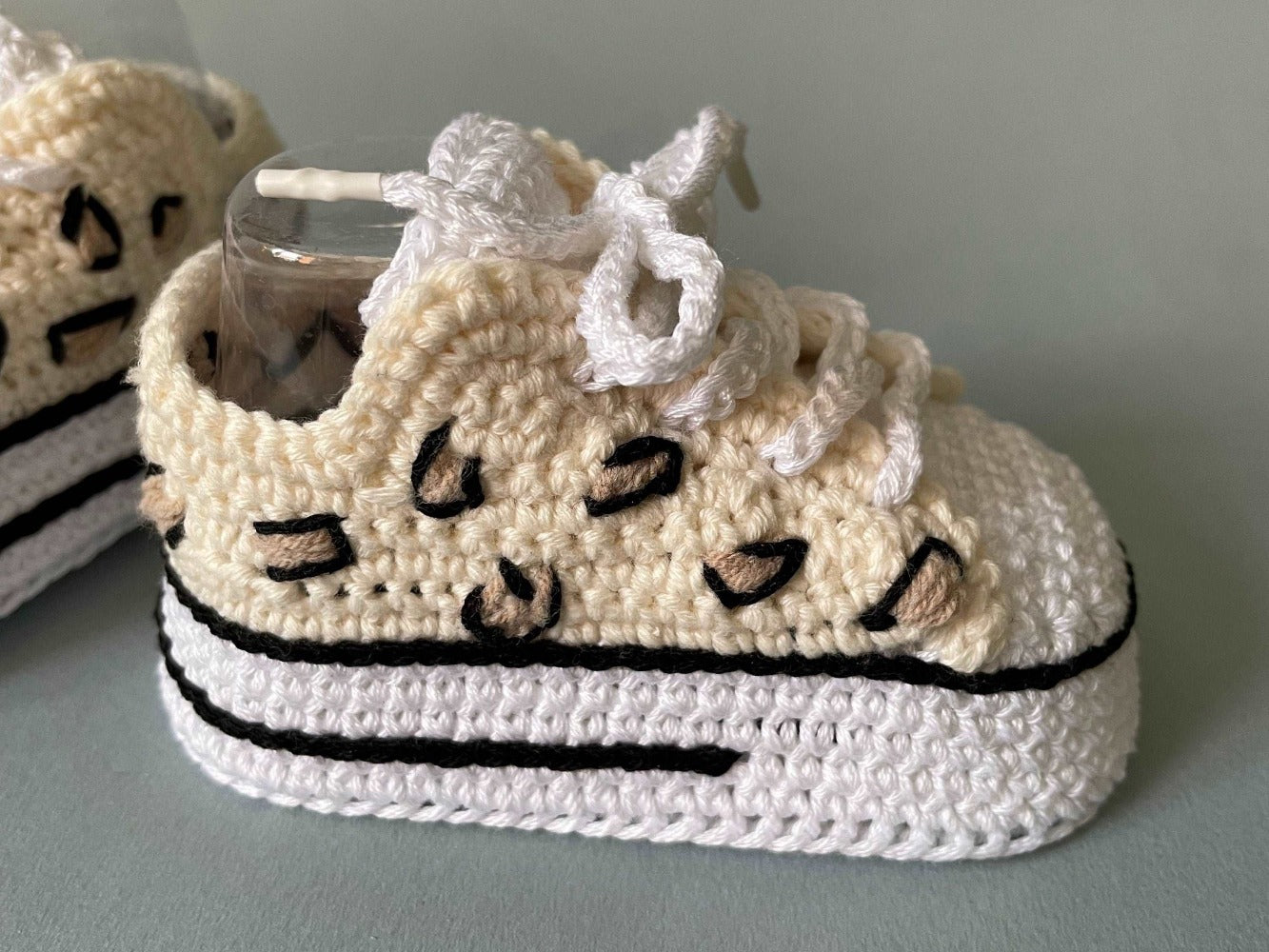 Crochet pattern baby shoes booties sneakers 0-3 months leopard print #B1