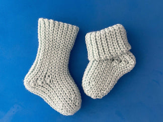 Crochet baby socks pattern beginner winter footwear newborn girl boy ...