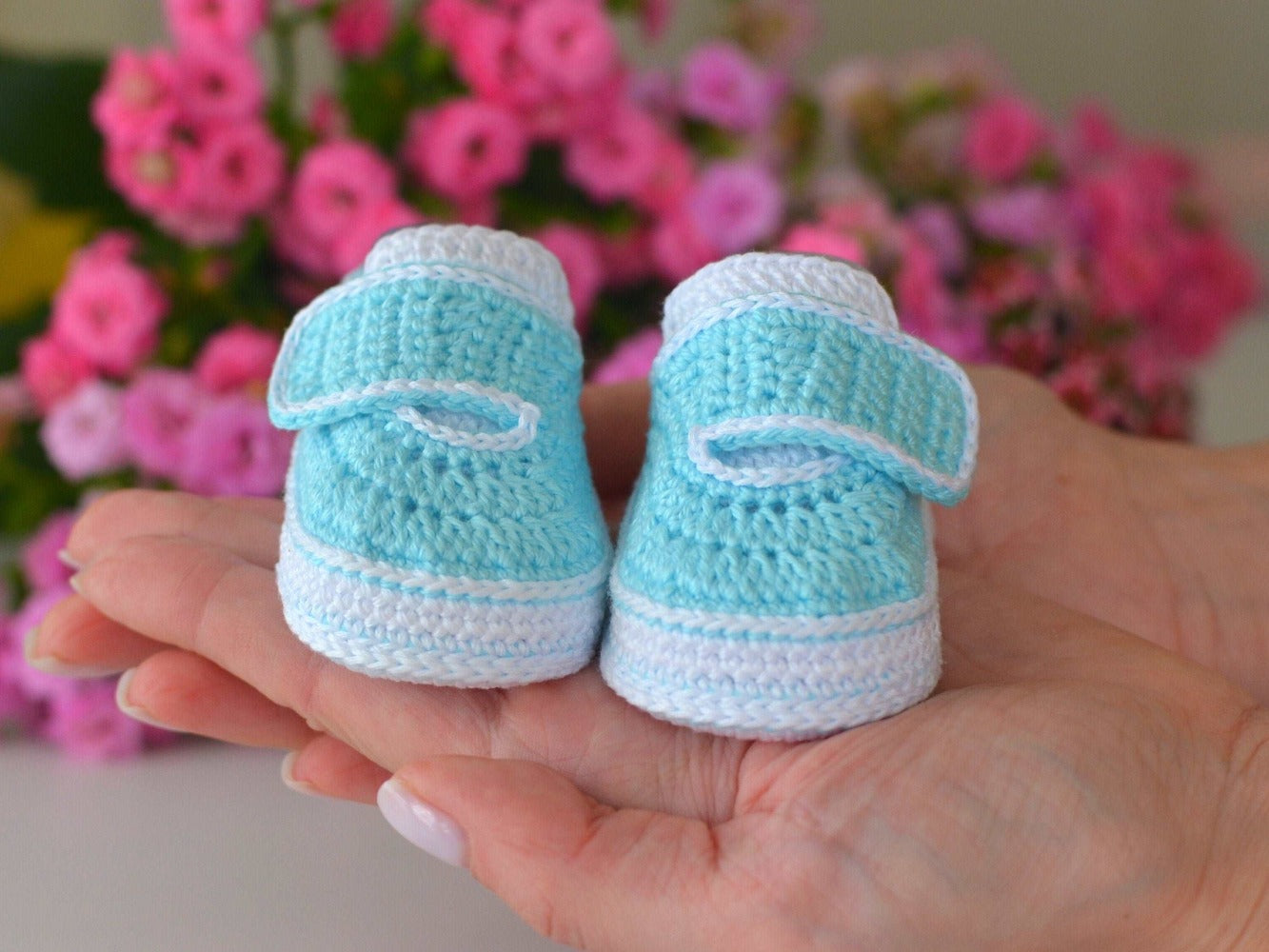 Crochet baby velcro sneakers pattern #B18
