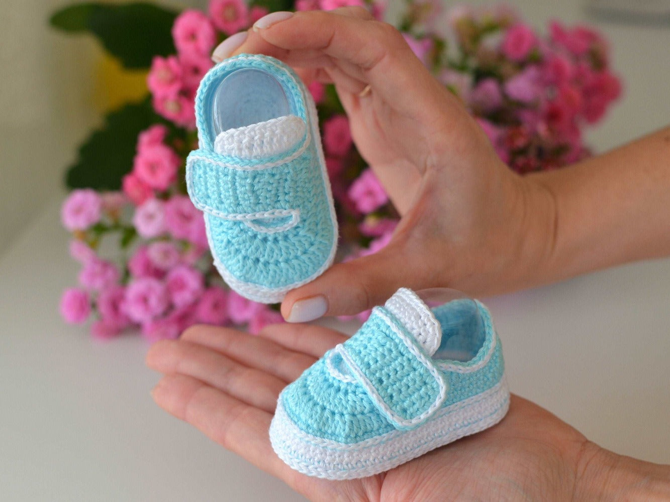 Crochet baby velcro sneakers pattern 